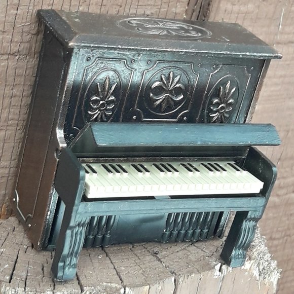 Mini Dollhouse Piano Cast Iron Pencil Sharpener Vintage Mini Musical Instrument - Picture 1 of 7